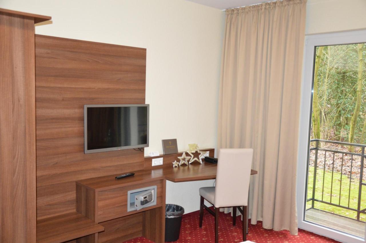 Hotel Holter Schlosskrug Schloß Holte-Stukenbrock Dış mekan fotoğraf